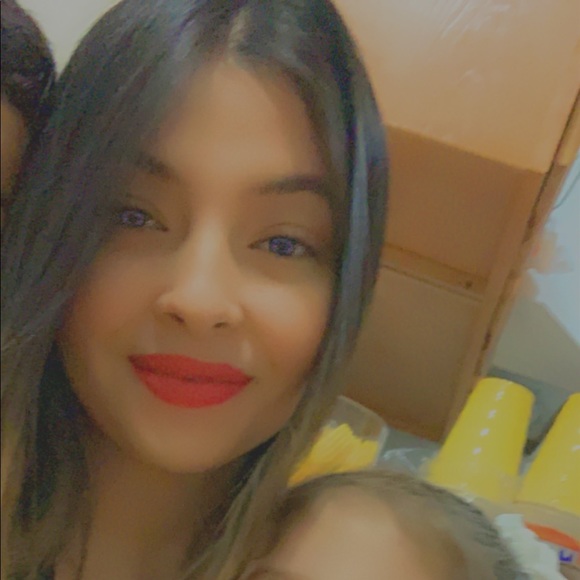 Meet your Posher, Angela 🥀 - Picture 1 of 1